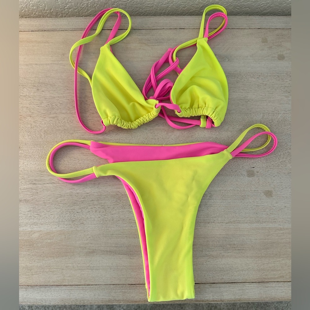 NEVER WORN ✨ Reversible hot pink & neon yellow bikini set